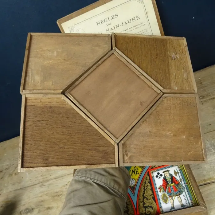 Ancien Jeu du Nain Jaune en bois avec jetons - Le palais des bricoles