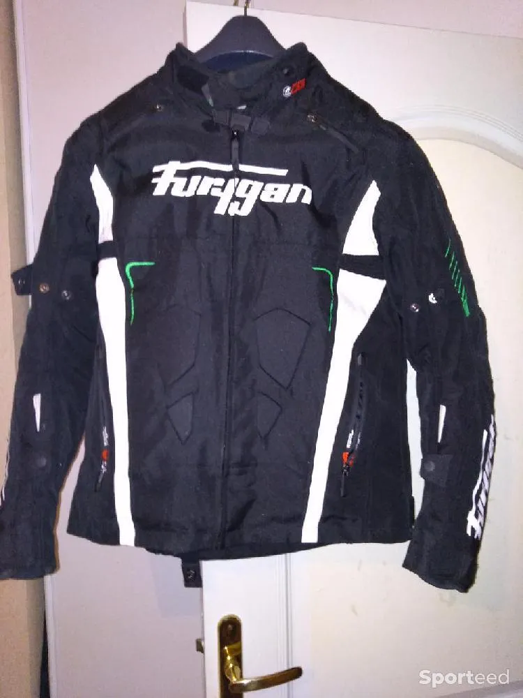 Blouson Furygan neuf Ajouté le : 02/03/2022