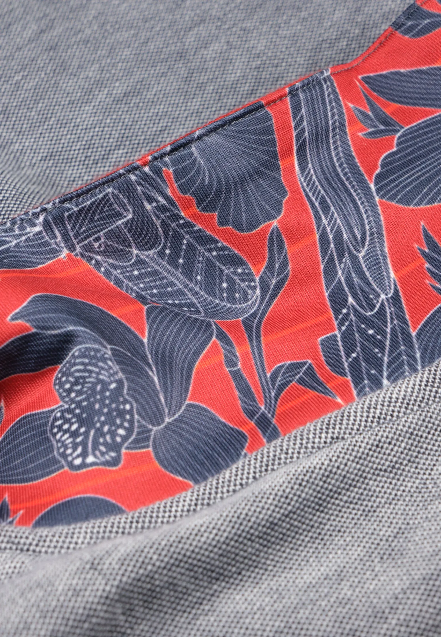 Polo homme gris et finitions contrastées