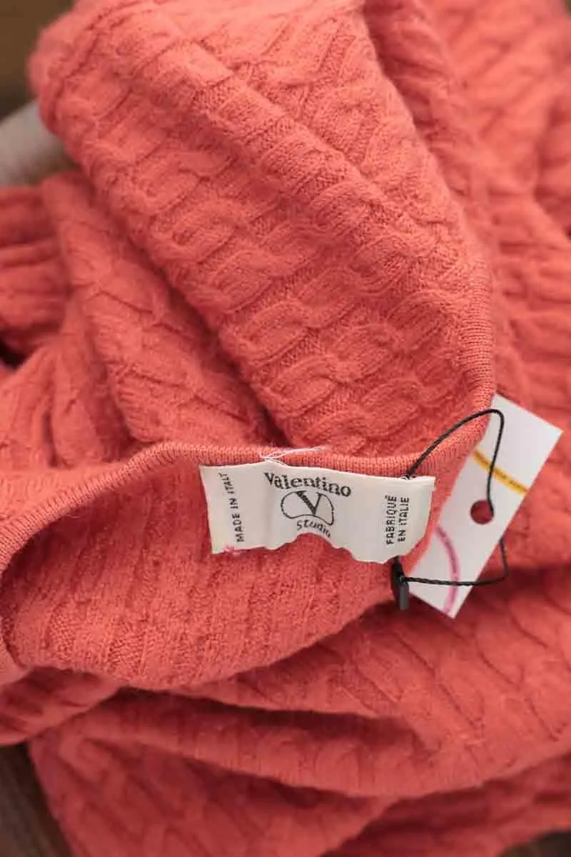 Pull-over en laine Valentino orange. Matière principale laine. Taille 36.