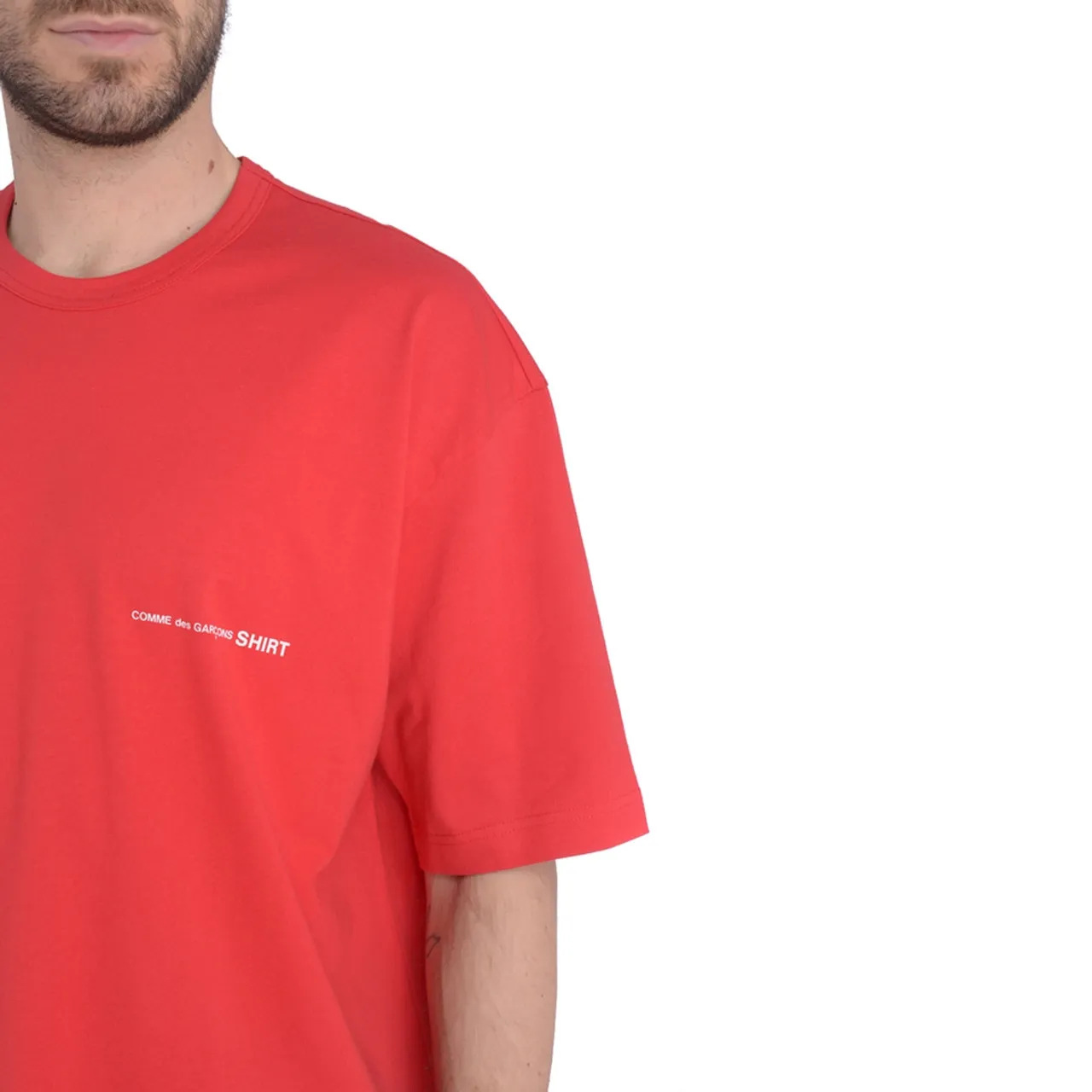 T-shirt over Comme des Garcons Chemise rouge